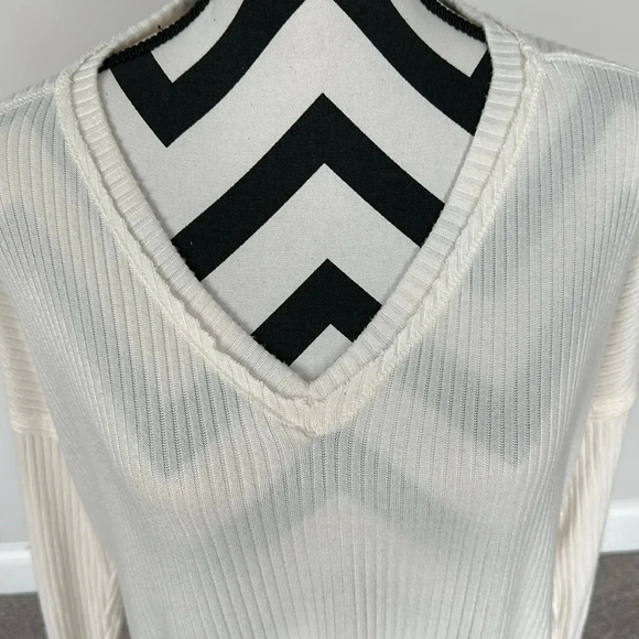White Fable Cream Long Sleeve Ribbed Sweater Sz XS - Picture 3 of 7